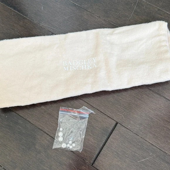 WORN ONCE Badgley Mischka Feisty Pearl Block Heels - Picture 15 of 15